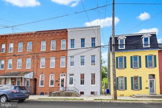 566 WALNUT ST, Columbia, PA 17512