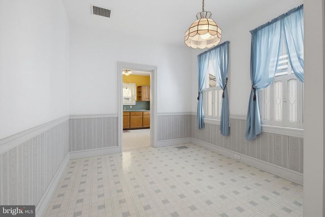 566 WALNUT ST, Columbia, PA 17512