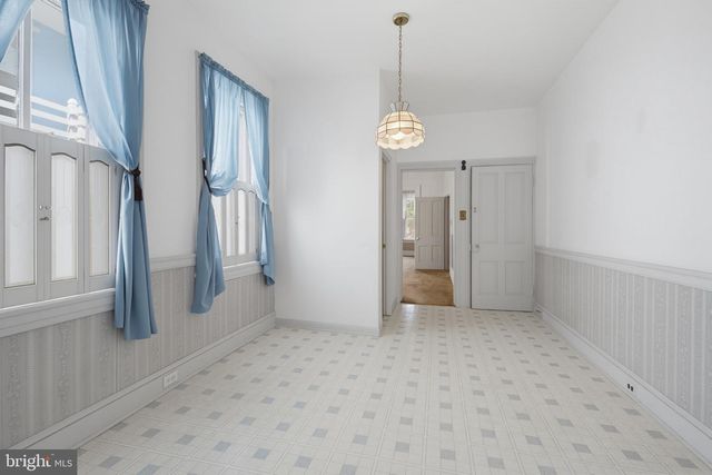 566 WALNUT ST, Columbia, PA 17512