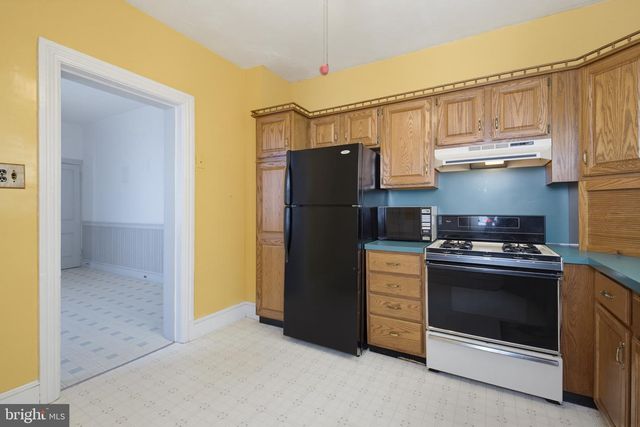 566 WALNUT ST, Columbia, PA 17512