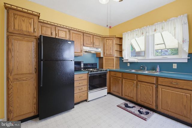 566 WALNUT ST, Columbia, PA 17512