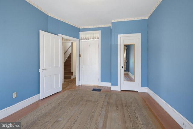 566 WALNUT ST, Columbia, PA 17512