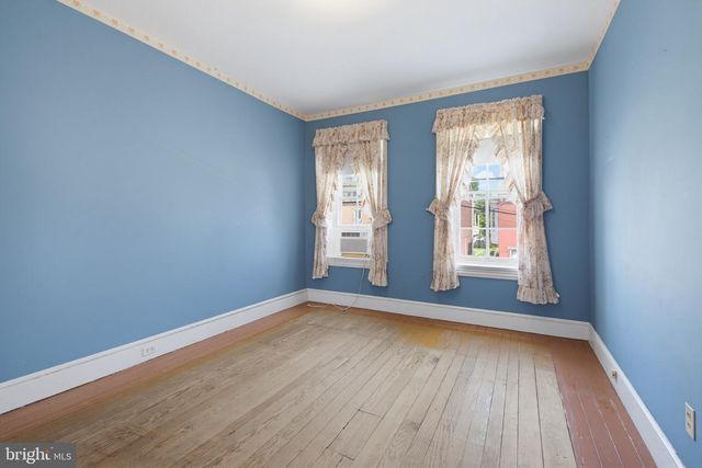 566 WALNUT ST, Columbia, PA 17512