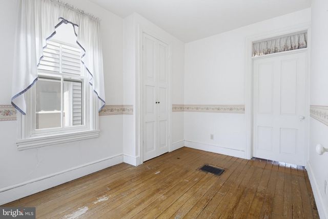 566 WALNUT ST, Columbia, PA 17512