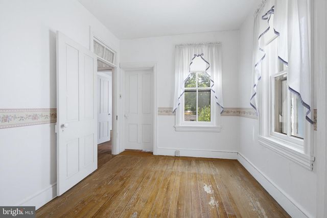 566 WALNUT ST, Columbia, PA 17512