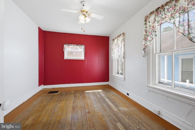 566 WALNUT ST, Columbia, PA 17512