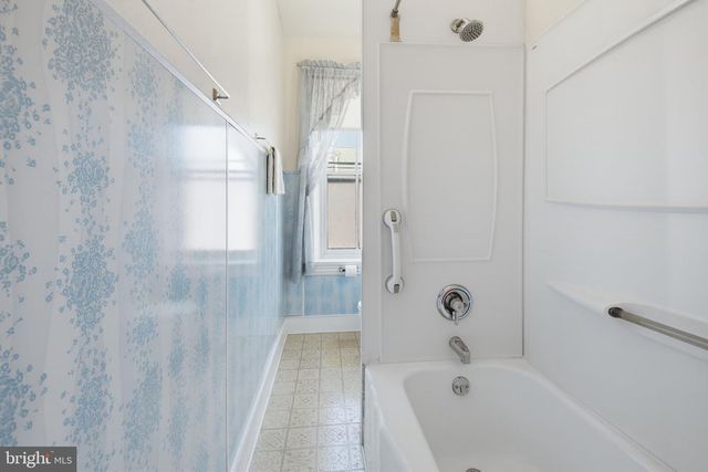 566 WALNUT ST, Columbia, PA 17512