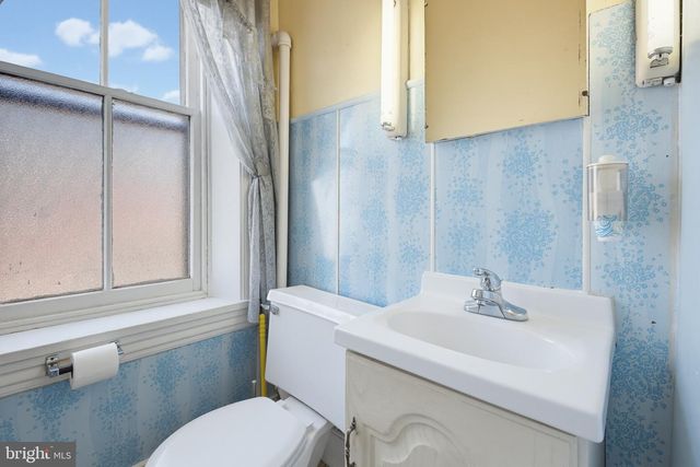 566 WALNUT ST, Columbia, PA 17512