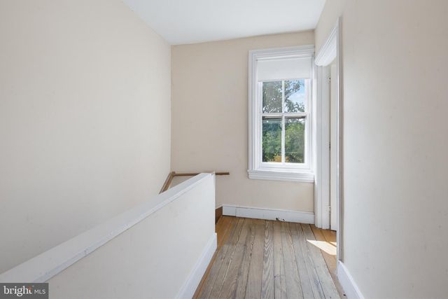566 WALNUT ST, Columbia, PA 17512