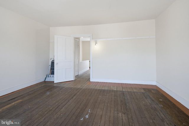 566 WALNUT ST, Columbia, PA 17512