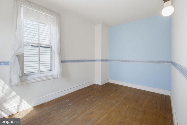 566 WALNUT ST, Columbia, PA 17512