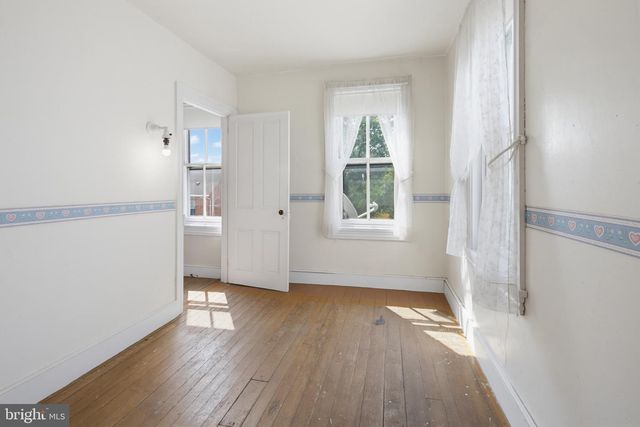 566 WALNUT ST, Columbia, PA 17512