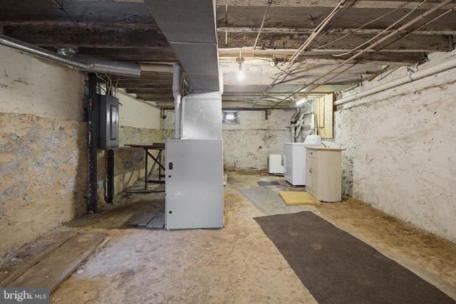 566 WALNUT ST, Columbia, PA 17512