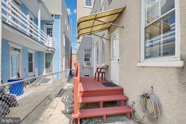 566 WALNUT ST, Columbia, PA 17512