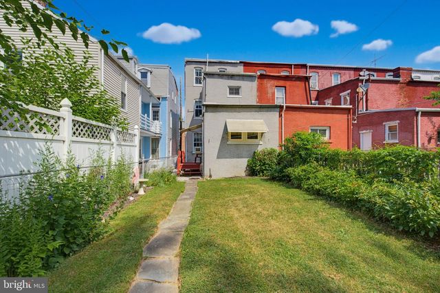 566 WALNUT ST, Columbia, PA 17512