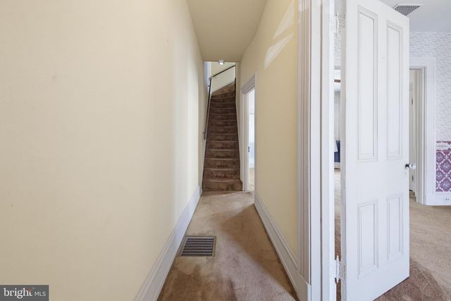 566 WALNUT ST, Columbia, PA 17512