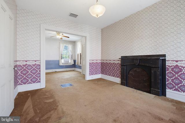 566 WALNUT ST, Columbia, PA 17512