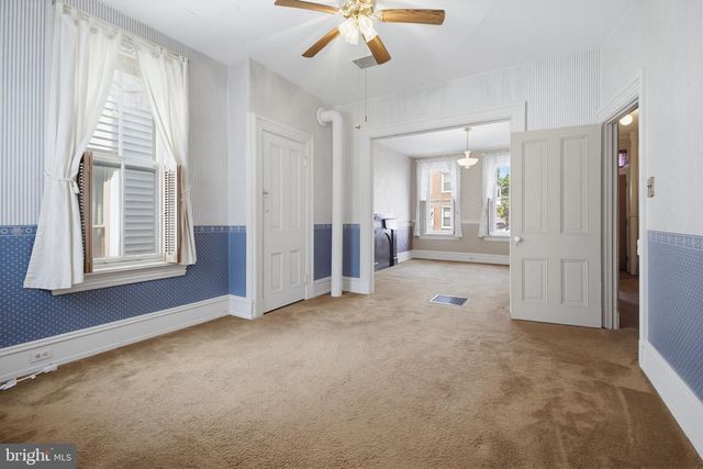 566 WALNUT ST, Columbia, PA 17512