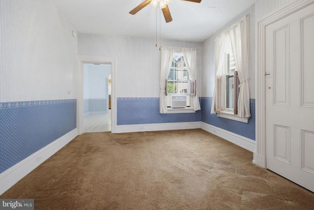 566 WALNUT ST, Columbia, PA 17512