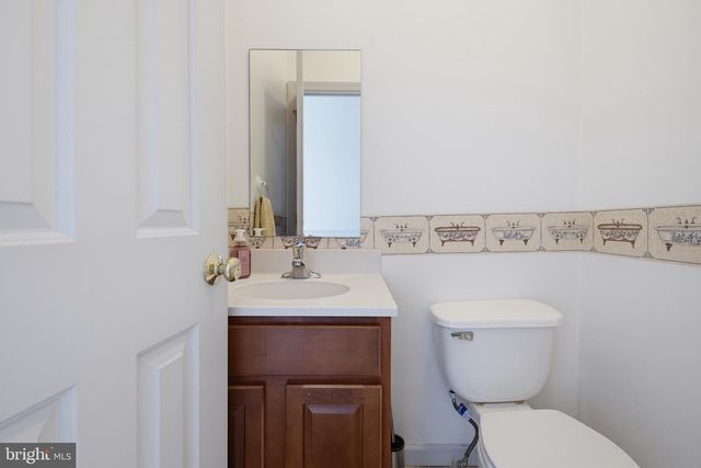 566 WALNUT ST, Columbia, PA 17512