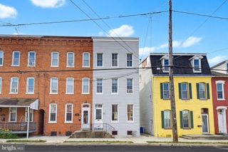 566 WALNUT ST, Columbia, PA 17512