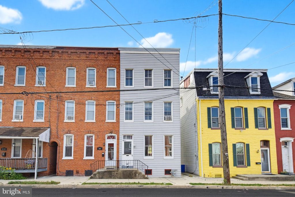 566 WALNUT ST, Columbia, PA 17512