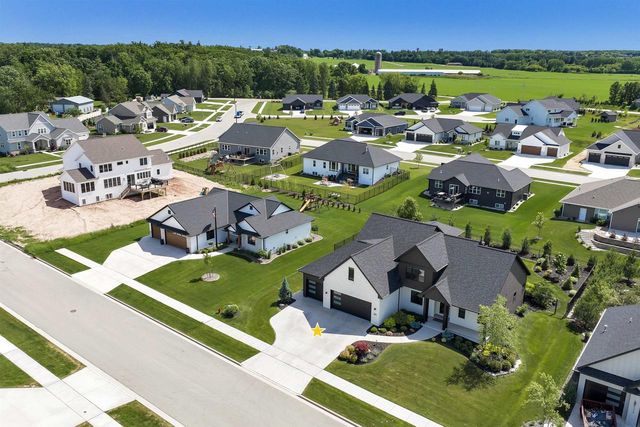 1782 ARBOR GATE LANE, Green Bay, WI 54311