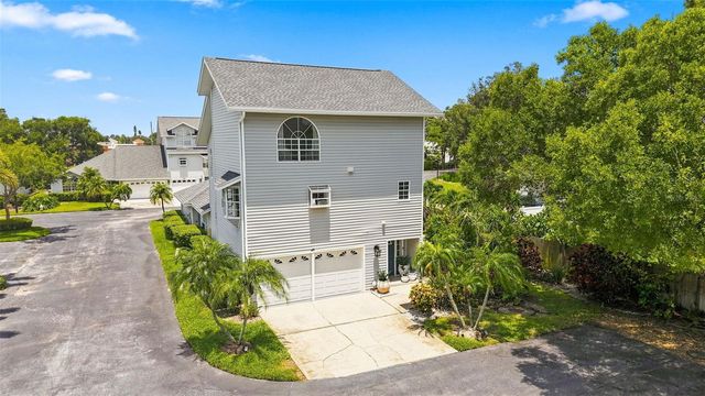 11722 CURRIE LANE J1, Largo, FL 33774