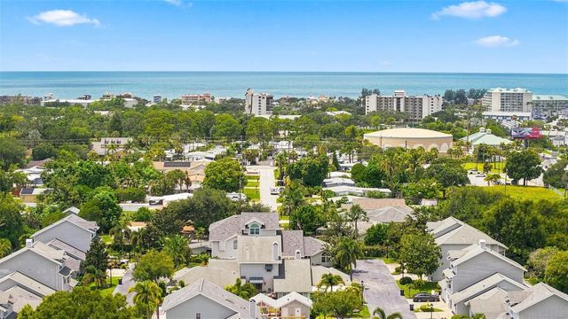 11722 CURRIE LANE J1, Largo, FL 33774
