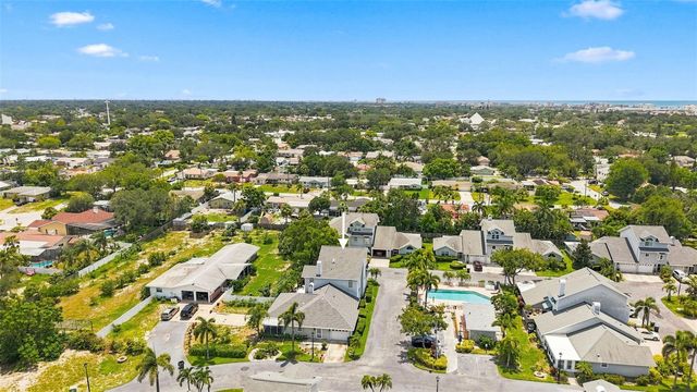 11722 CURRIE LANE J1, Largo, FL 33774