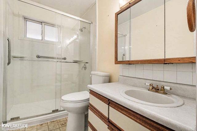 17245 Ivanhoe Street, Roseville, MI 48066