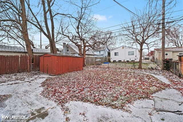 17245 Ivanhoe Street, Roseville, MI 48066