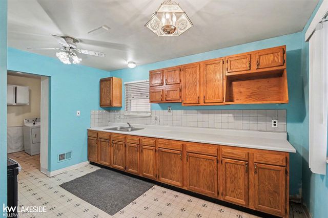 17245 Ivanhoe Street, Roseville, MI 48066