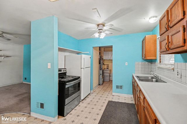 17245 Ivanhoe Street, Roseville, MI 48066