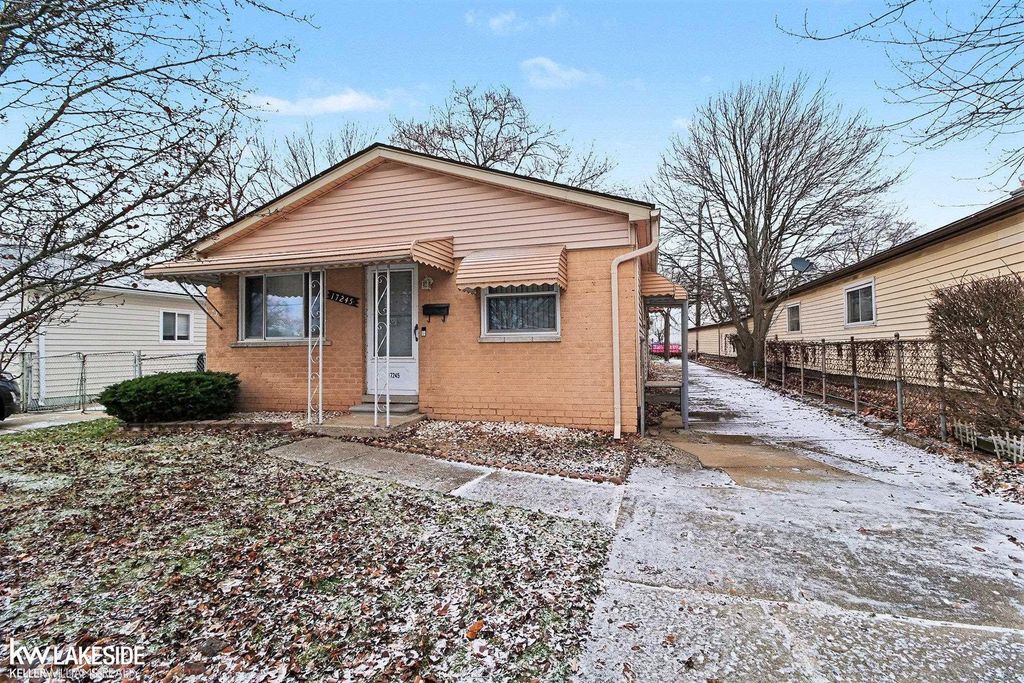 17245 Ivanhoe Street, Roseville, MI 48066