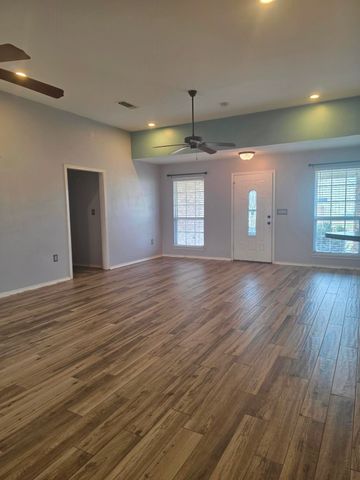 1000 Morgan, Blossom, TX 75462