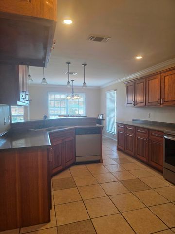 1000 Morgan, Blossom, TX 75462