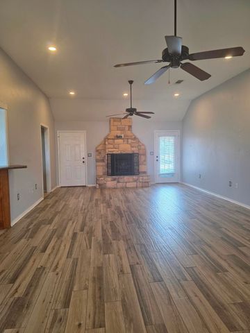 1000 Morgan, Blossom, TX 75462