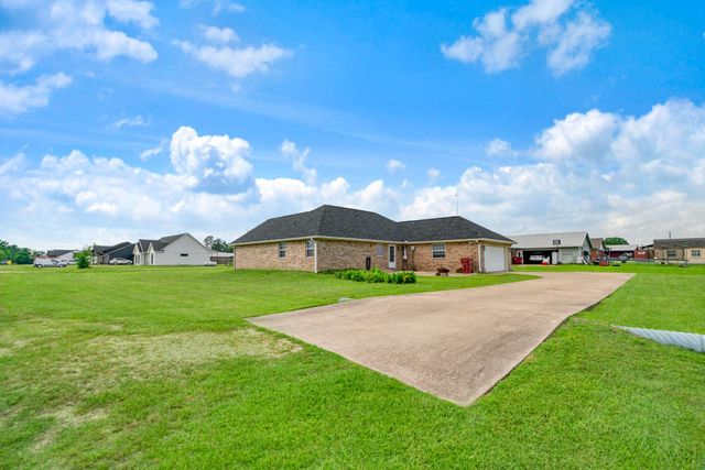 1000 Morgan, Blossom, TX 75462