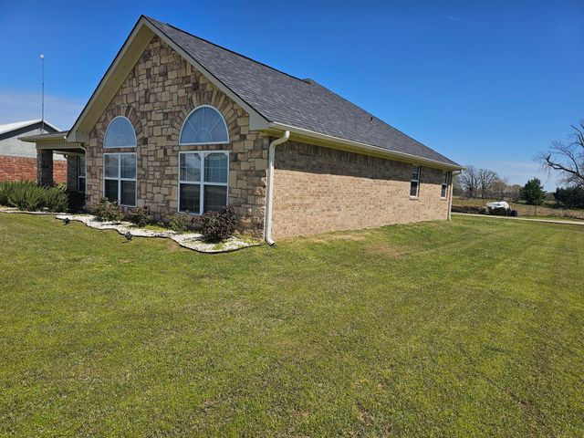 1000 Morgan, Blossom, TX 75462