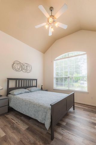 6 Avenswood Place, The Woodlands, TX 77382