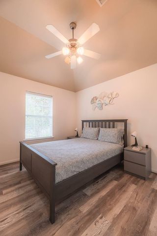 6 Avenswood Place, The Woodlands, TX 77382