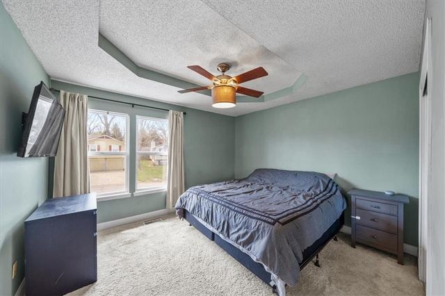 1723 S Whitney Drive, Independence, MO 64057