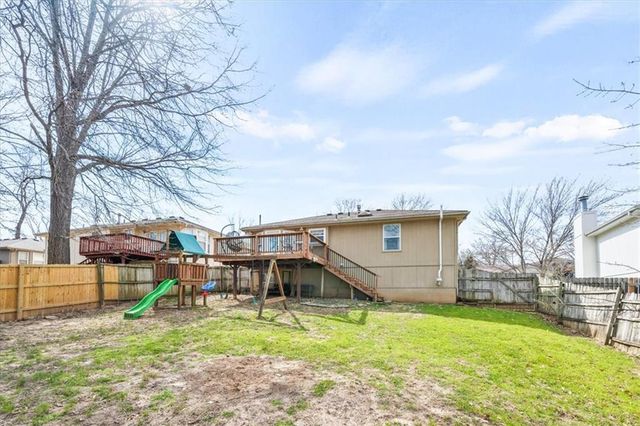 1723 S Whitney Drive, Independence, MO 64057