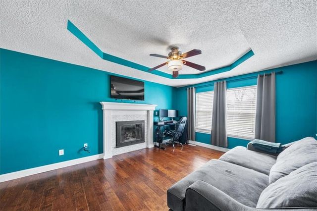 1723 S Whitney Drive, Independence, MO 64057