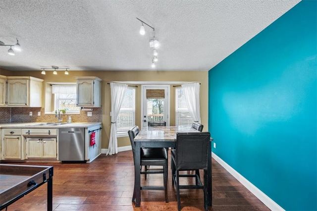 1723 S Whitney Drive, Independence, MO 64057