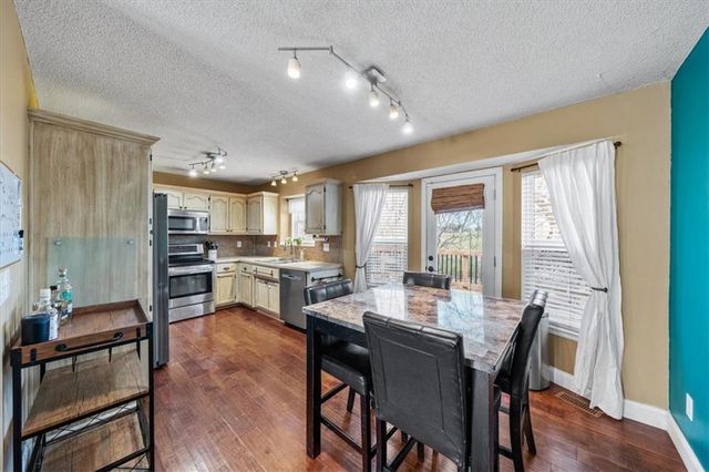 1723 S Whitney Drive, Independence, MO 64057