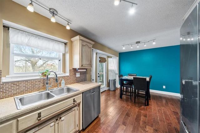 1723 S Whitney Drive, Independence, MO 64057