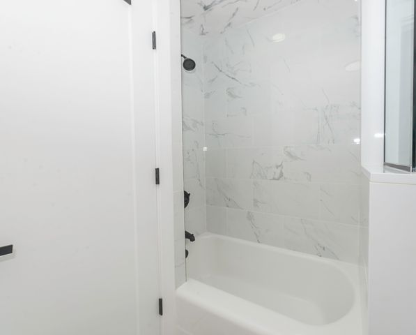 5848 N Drake Avenue, Chicago, IL 60659