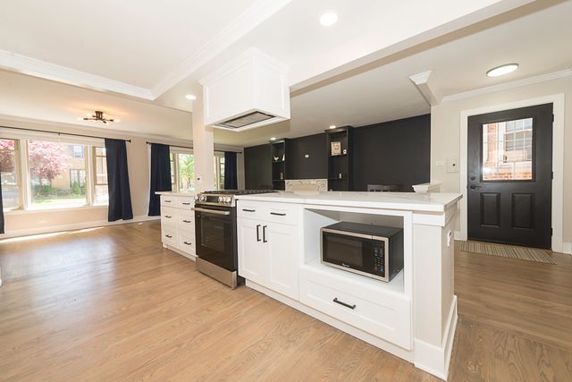 5848 N Drake Avenue, Chicago, IL 60659